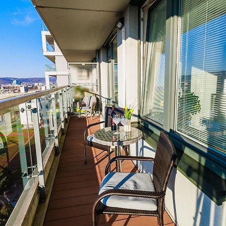 Sunny Apartment With Amazing Terrace On The 13Th Floor Near City Center Bratislava Buitenkant foto