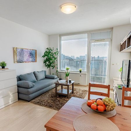 Sunny Apartment With Amazing Terrace On The 13Th Floor Near City Center Bratislava Buitenkant foto
