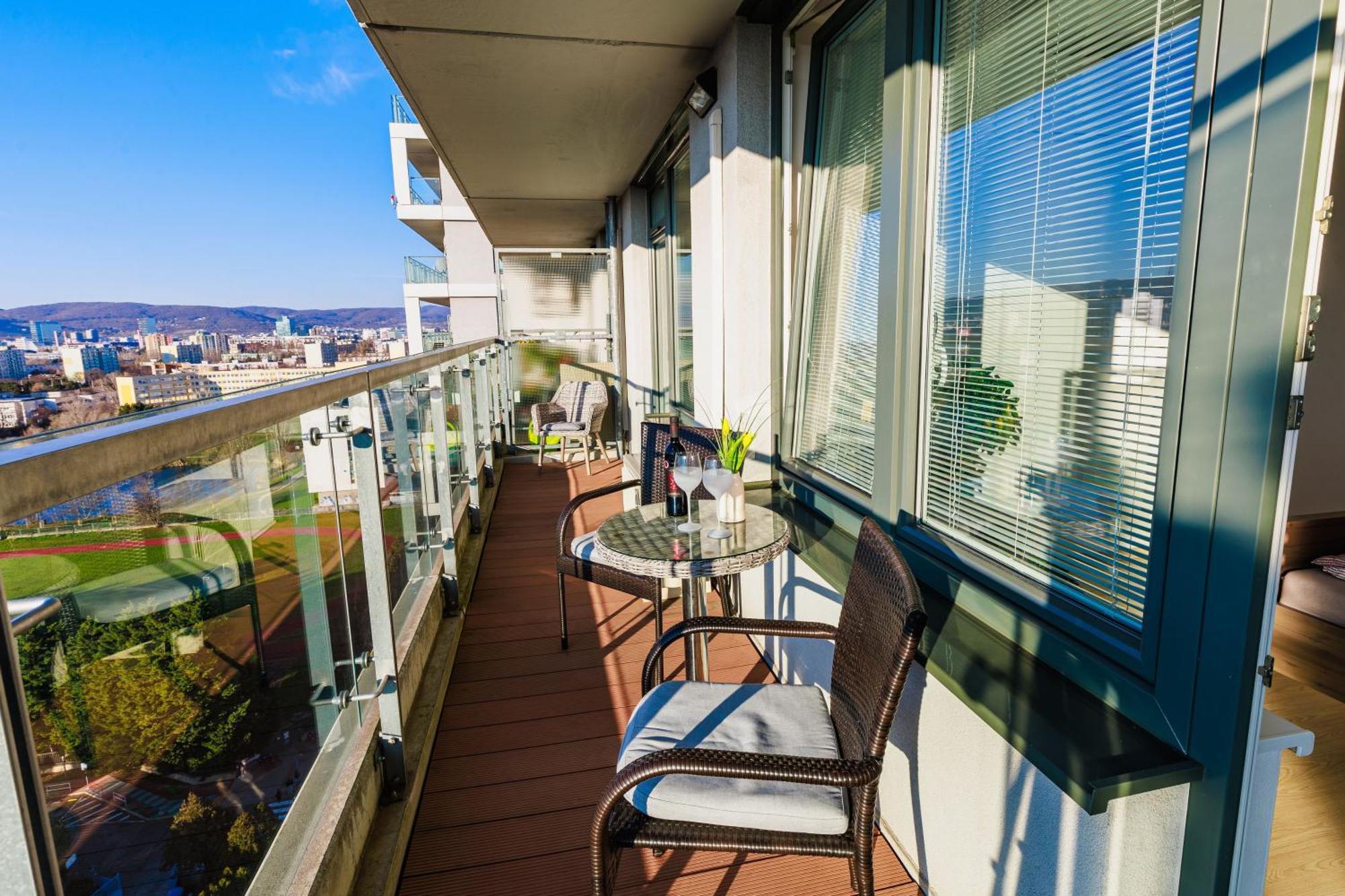 Sunny Apartment With Amazing Terrace On The 13Th Floor Near City Center Bratislava Buitenkant foto