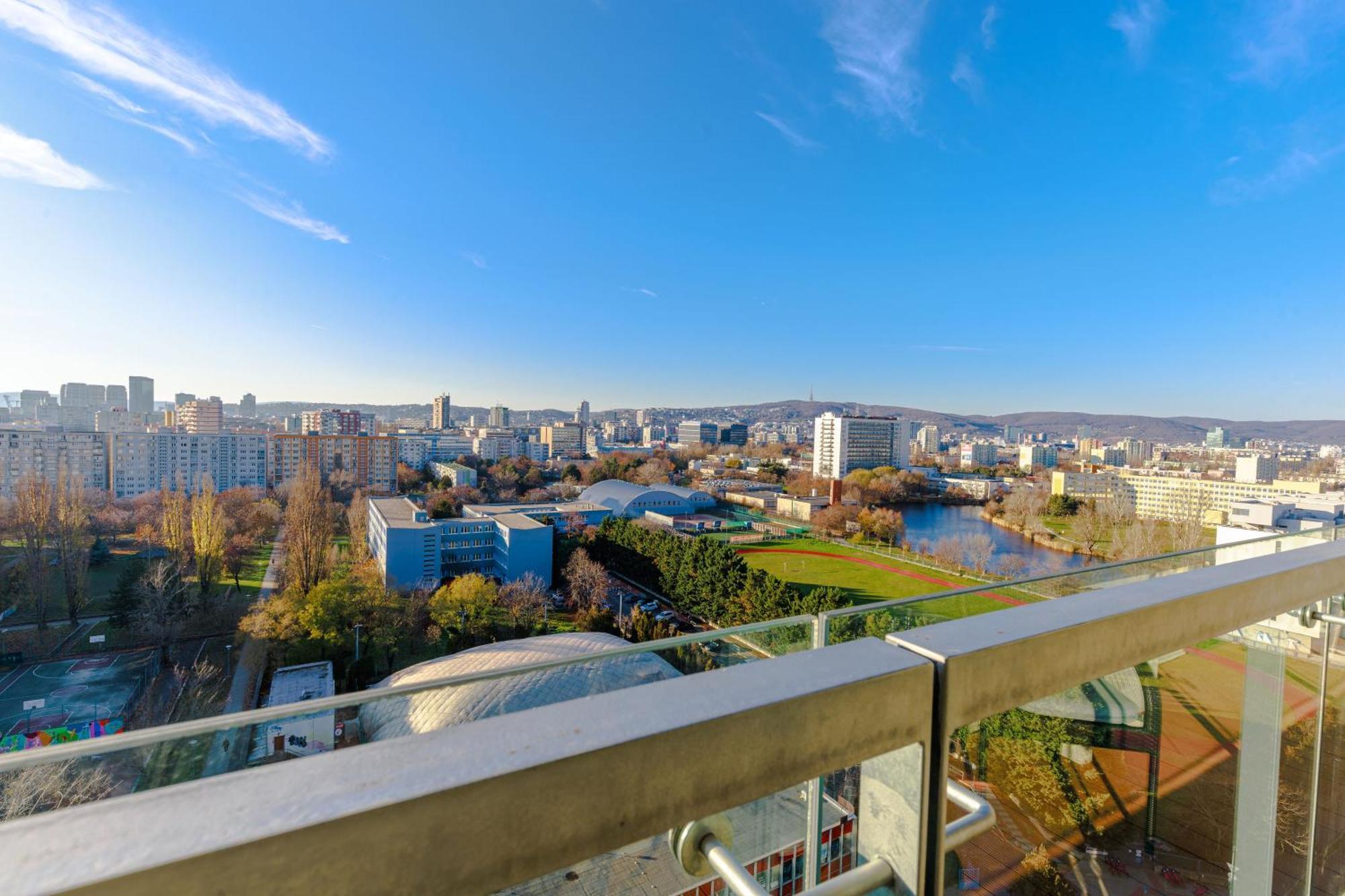 Sunny Apartment With Amazing Terrace On The 13Th Floor Near City Center Bratislava Buitenkant foto