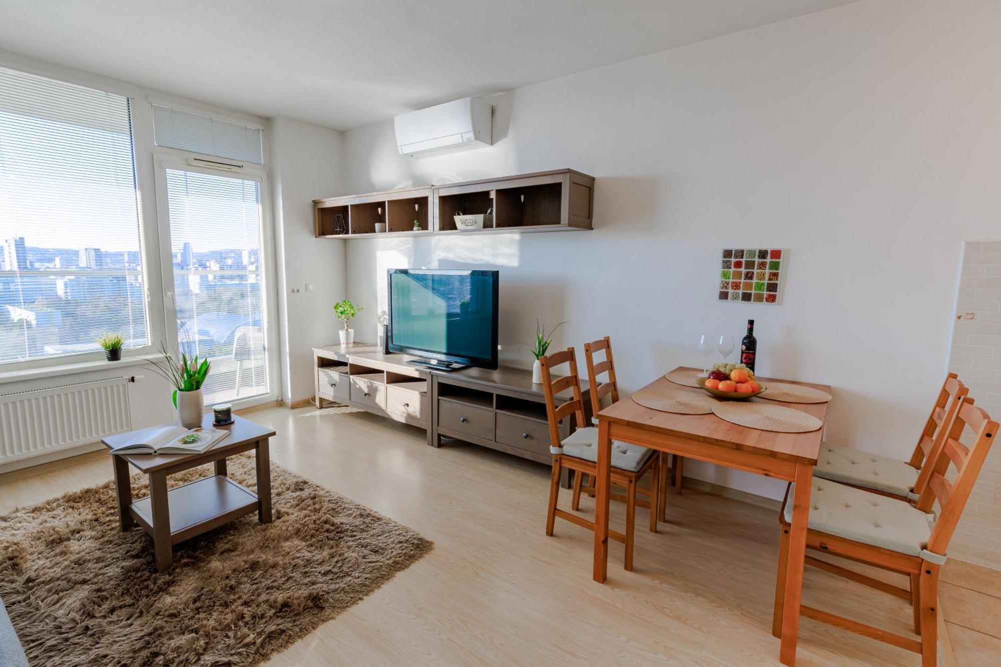 Sunny Apartment With Amazing Terrace On The 13Th Floor Near City Center Bratislava Buitenkant foto